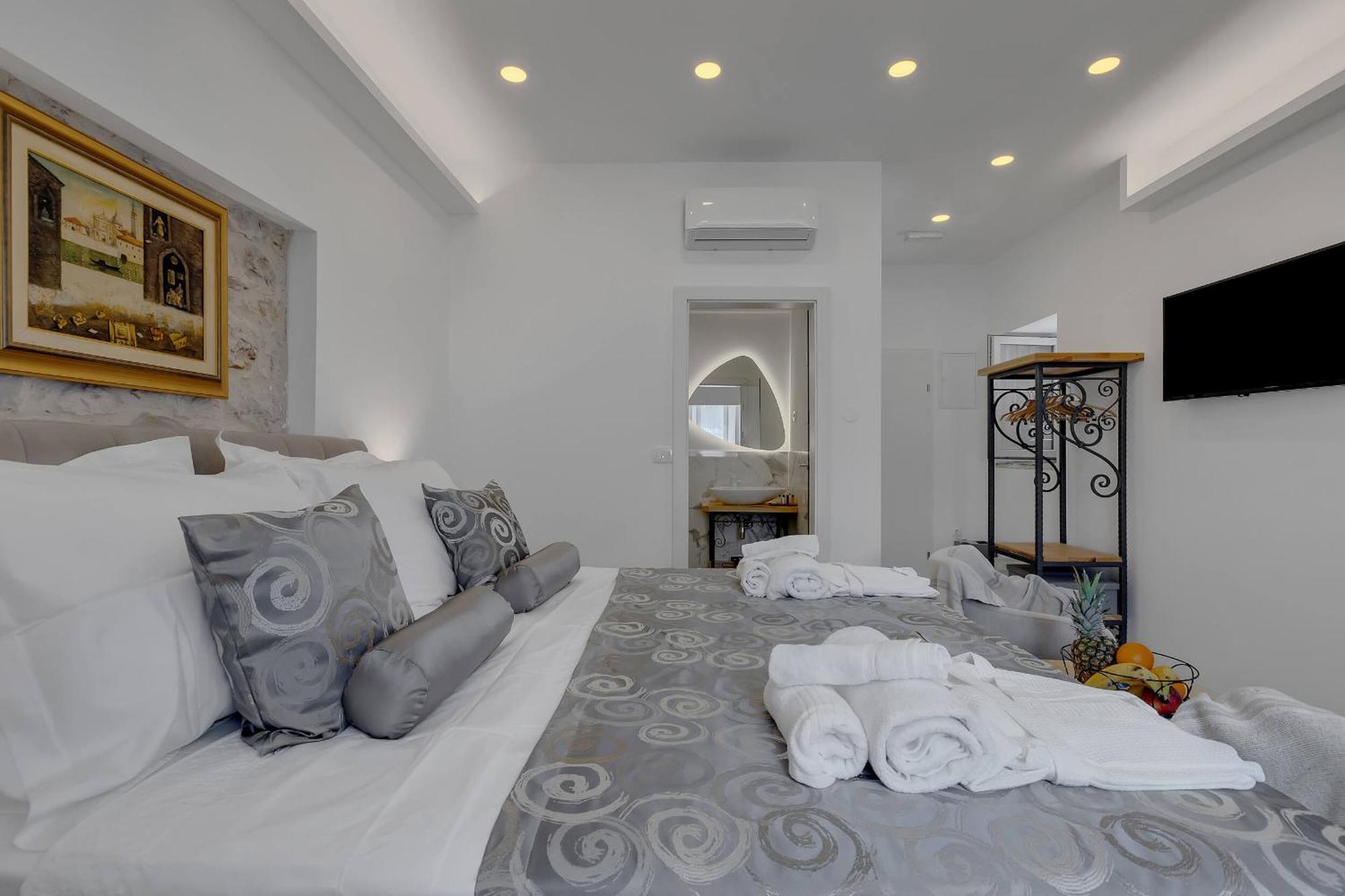 Luxury Rooms Palace B&B Makarska Exteriör bild