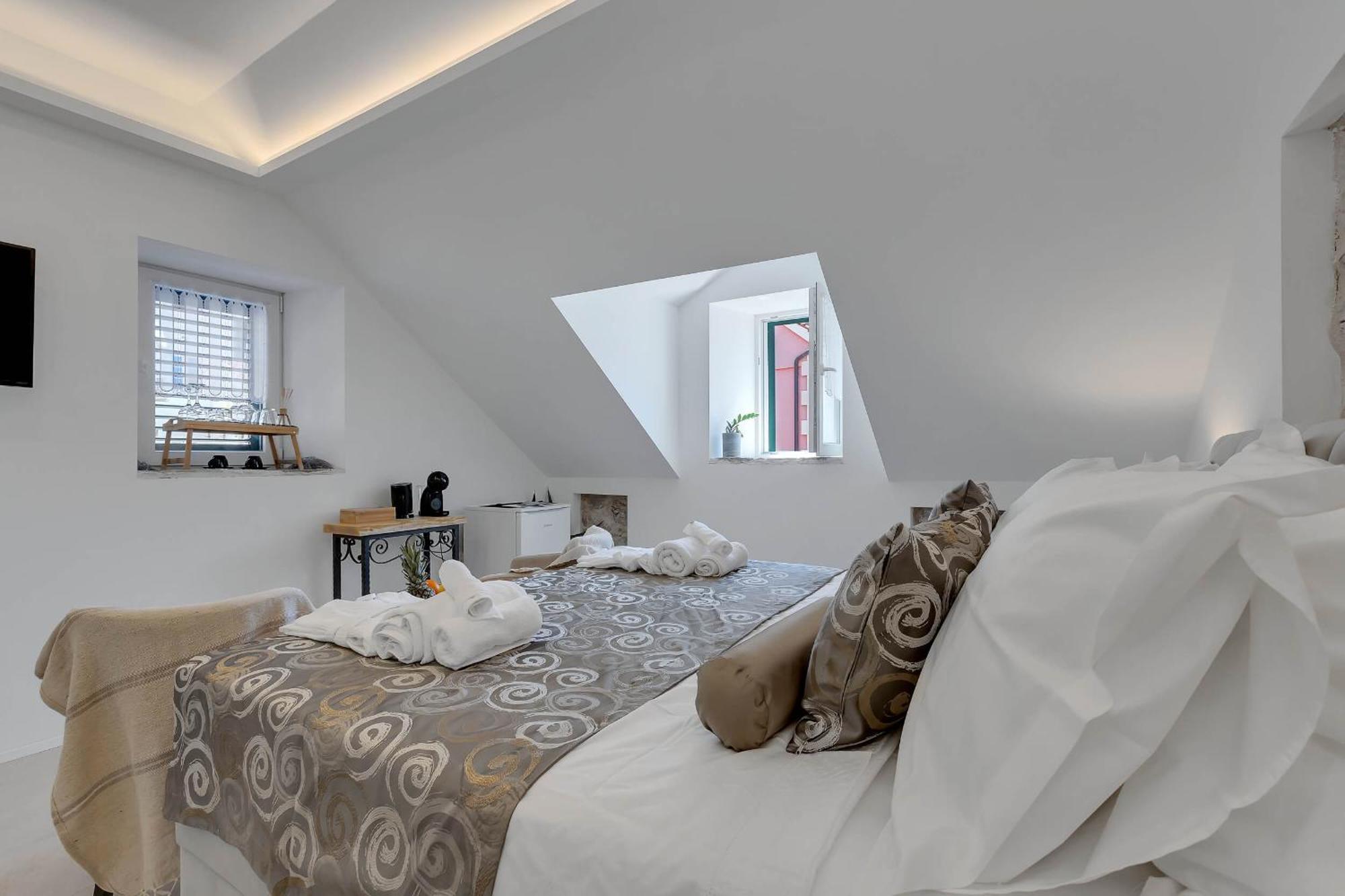 Luxury Rooms Palace B&B Makarska Exteriör bild